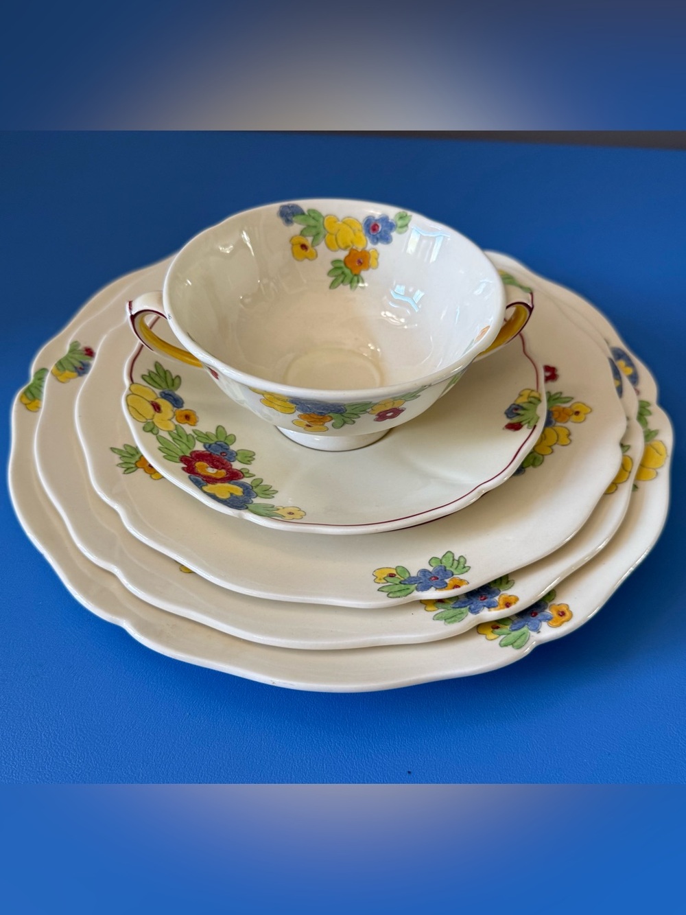 Royal Doulton “Minden” dinnerware. 5 piece place setting. EVC